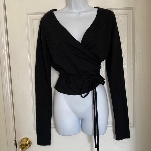 Fabletics ‘Rose’ French Terry Wrap Tie Yoga Top Black Large NWT - Picture 3 of 11